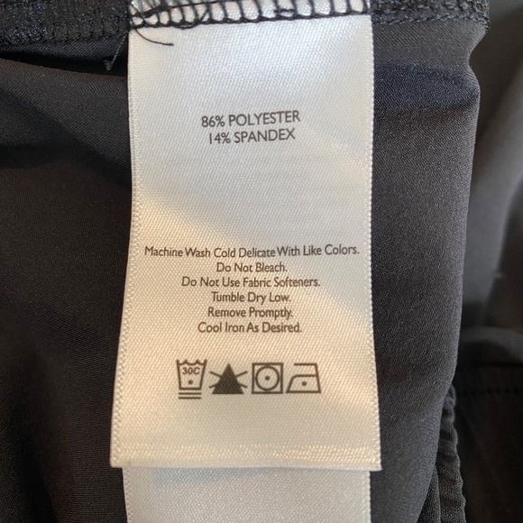 Woman's Eddie Bauer Polyester/Spandex lightweight capris size M - Picture 7 of 8